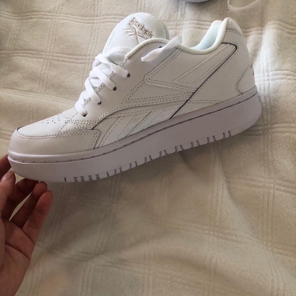 White reebox shoes